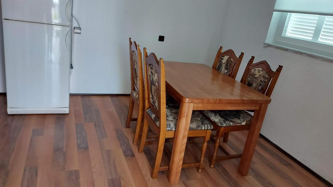 Apartman Zahira Karlobag Exterior foto