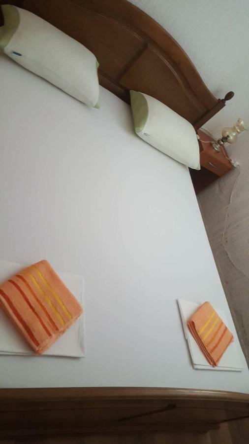 Apartman Zahira Karlobag Exterior foto